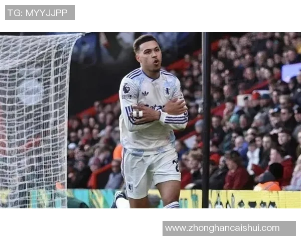 英超激战曼联大胜那不勒斯帽子戏法引发争议判罚全场沸腾